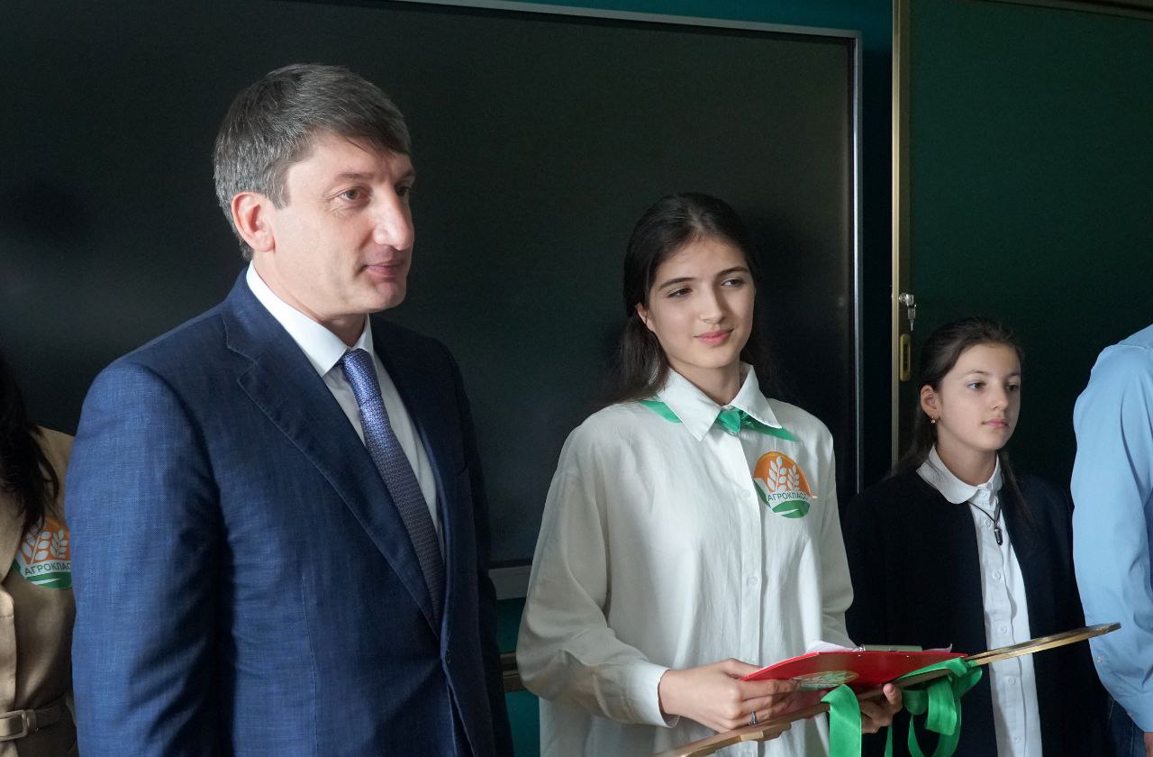 Зураб Куччаев принял участие в открытии современного агротехкласса в Новолакском районе Дагестана